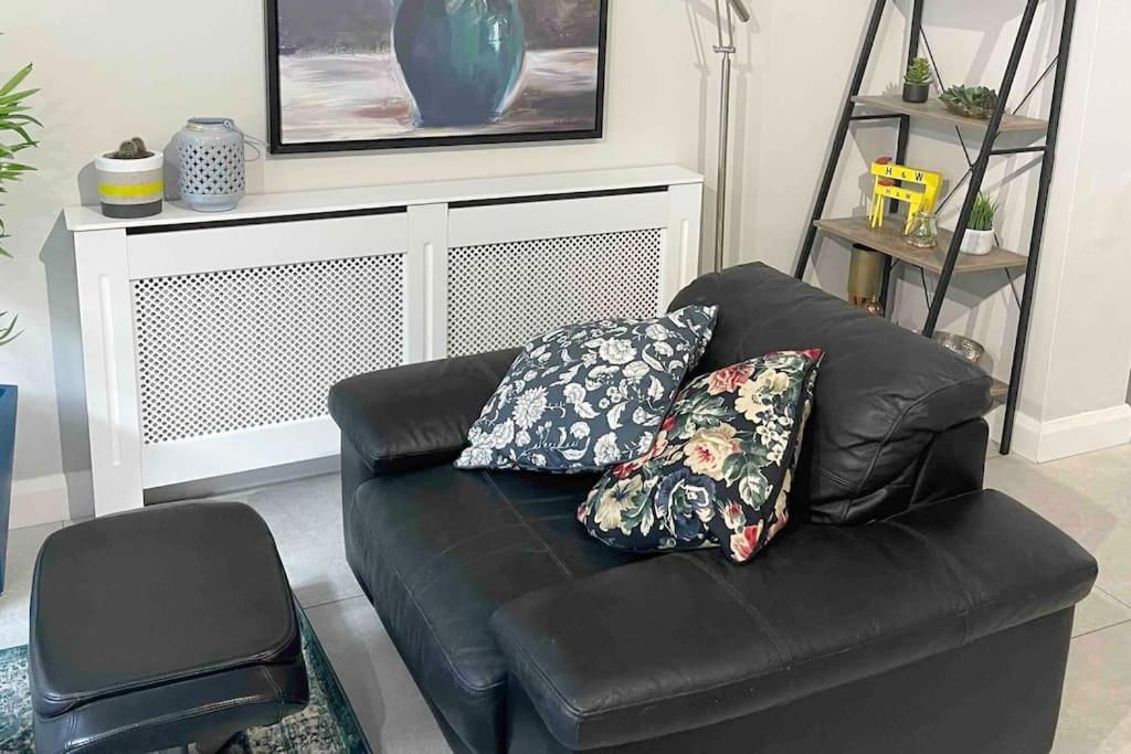 Villa Close To Centre.modern Opened Planned *